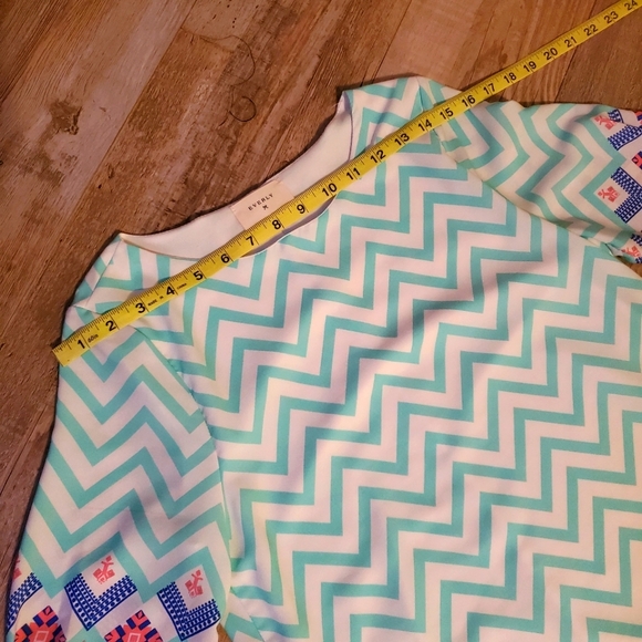 Everly Chevron Dress - Picture 4 of 4
